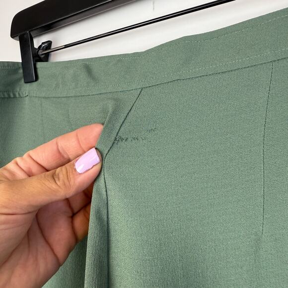 Eileen Fisher Silk Wide Leg Crepe Culotte Crop Pants in Nori Green - Size 6 - Picture 7 of 11